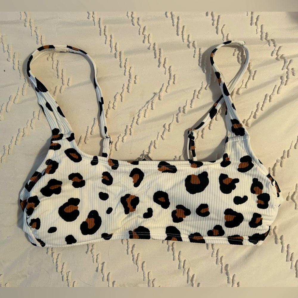 Scoopneck Leopard Print Bathing Suit Top